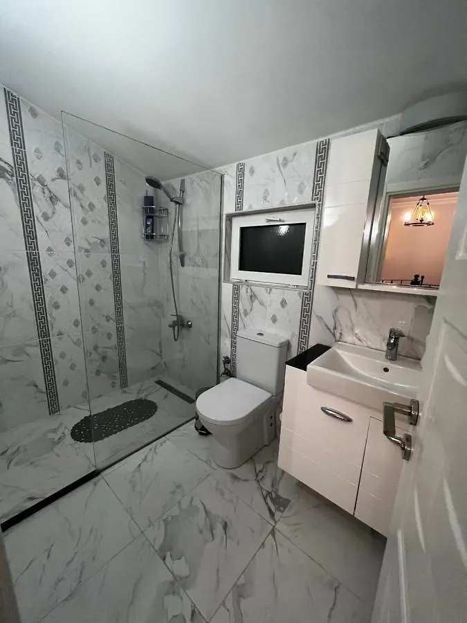 Muhtesem Bogaz Manzarali Terasli Cati Kati Hotel Istanbul Guest house